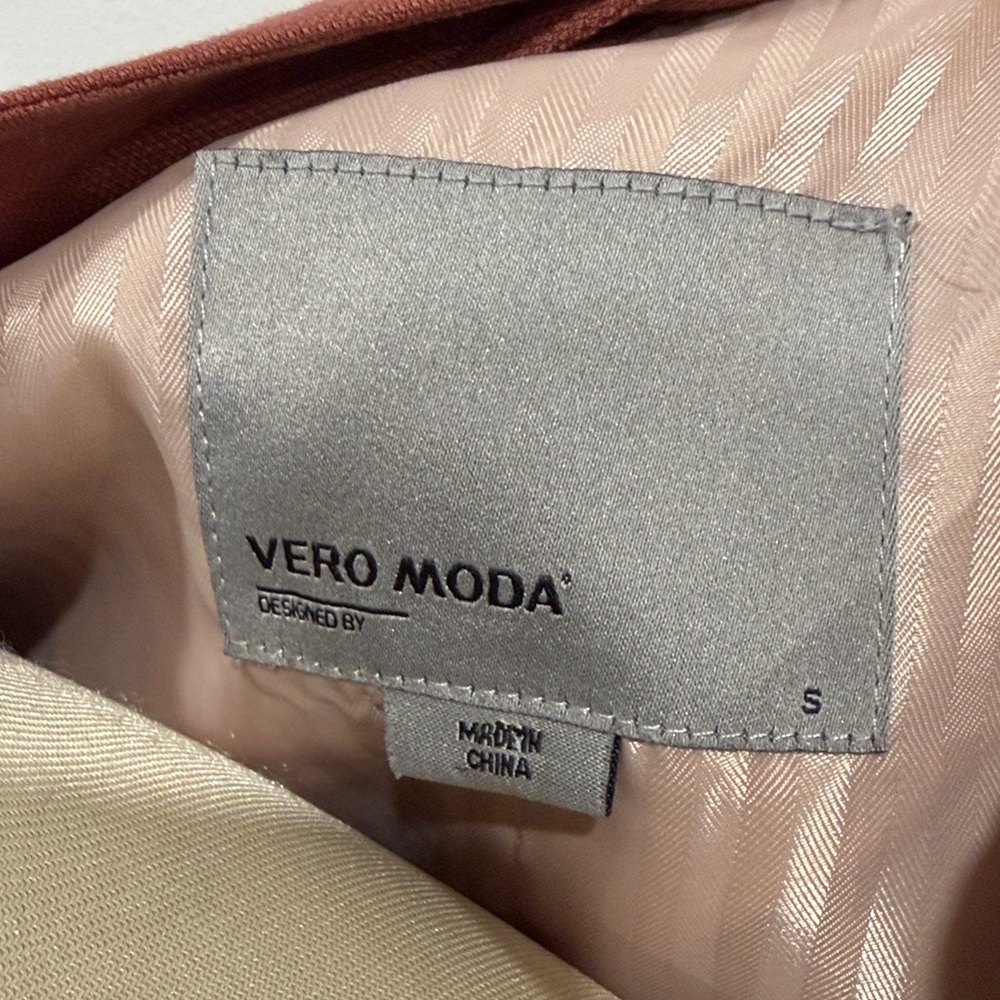 Vero Moda Rust Open-Front Blazer - Picture 2 of 7